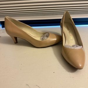Anne Klein Womens 9 pump 2 inch heel.